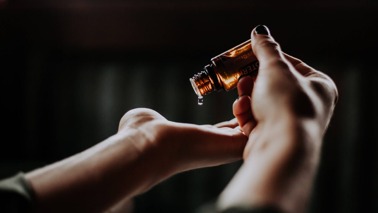 oil_hands
