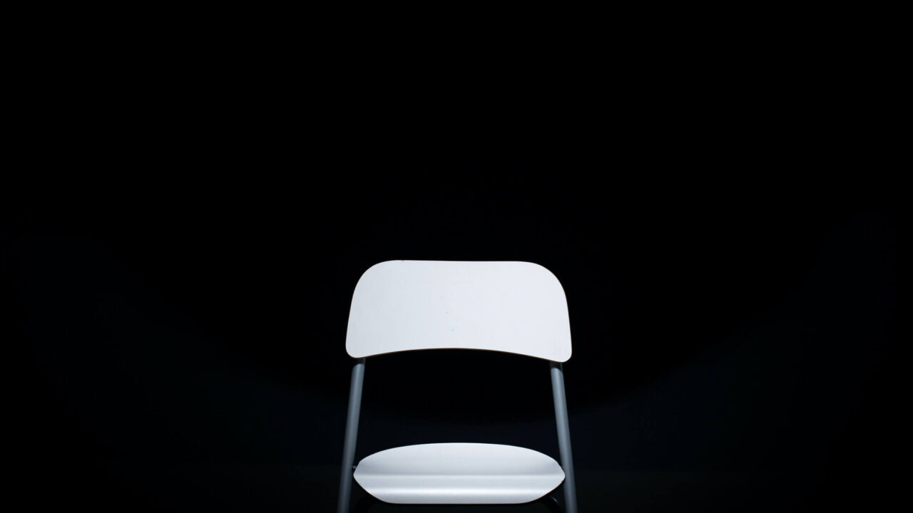 black_whitechair