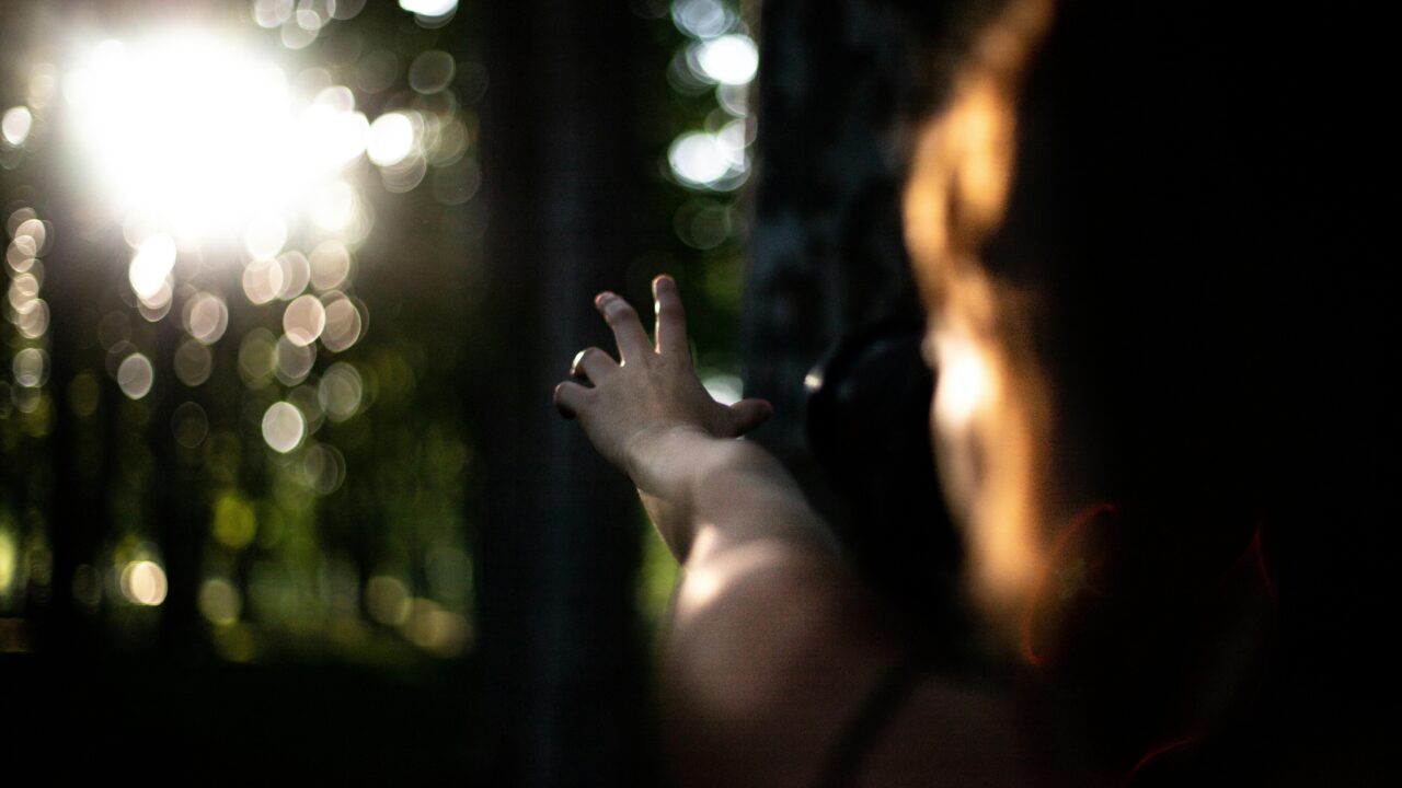 light_hands